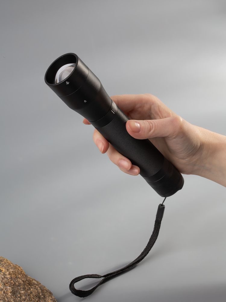 Фонарь с фокусировкой луча Skyddas, черный